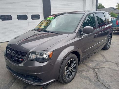 Used 2016 Dodge Grand Caravan SE FWD image 2