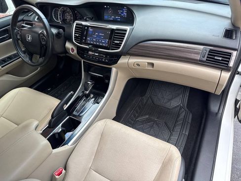 Used 2017 Honda Accord EX-L image 14
