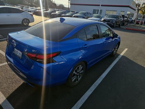 Used 2020 Nissan Versa SV image 2