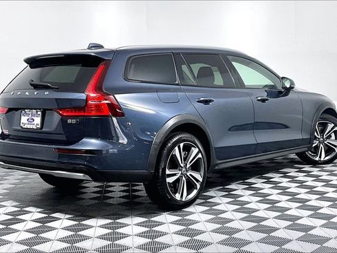 Used 2025 Volvo V60 B5 Cross Country Plus AWD/4WD image 12