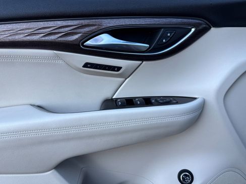 Used 2021 Buick Envision Avenir w/ Technology Package II image 11
