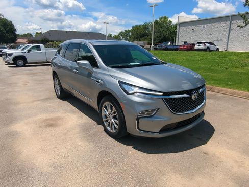 Used 2024 Buick Enclave Avenir w/ Avenir Technology Package FWD image 2