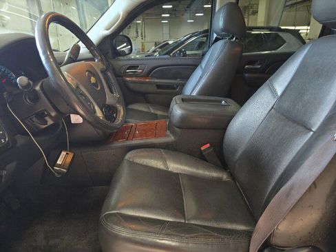 Used 2013 Chevrolet Avalanche LTZ image 11