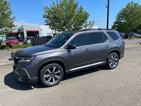 Used 2023 Honda Pilot Elite image 3