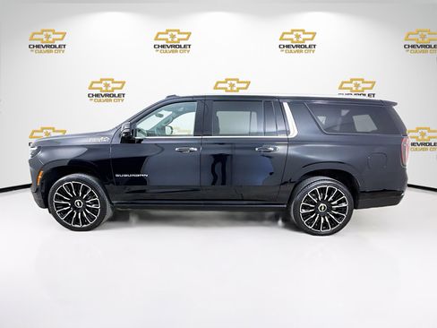 Used 2025 Chevrolet Suburban High Country image 4