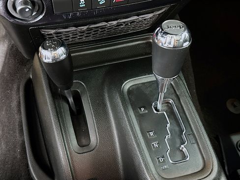 Used 2017 Jeep Wrangler Unlimited Sahara w/ Dual Top Group image 18