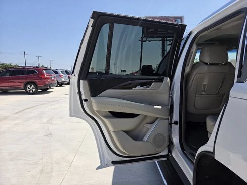 Used 2018 Cadillac Escalade Premium Luxury AWD/4WD image 15