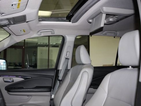 Used 2018 Honda Pilot Touring image 21