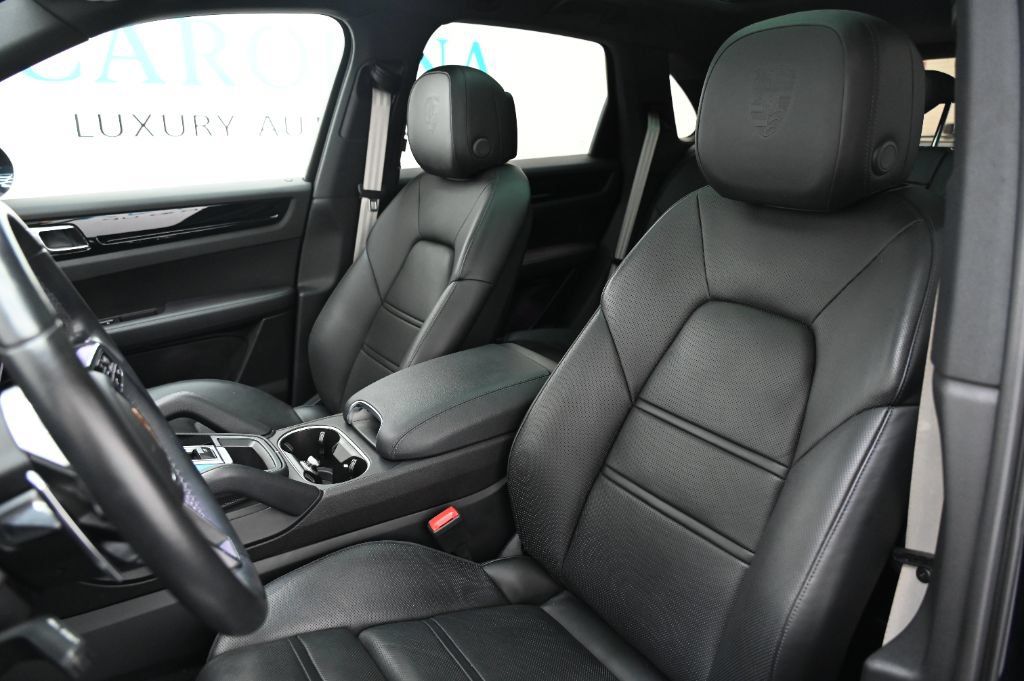 Used 2023 Porsche Cayenne S Platinum AWD/4WD image 18
