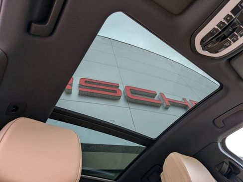 Certified 2025 Porsche Macan image 27