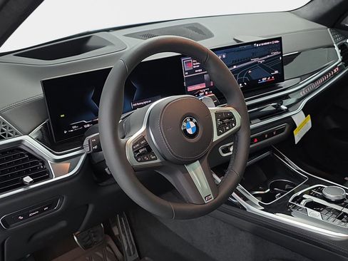 New 2026 BMW X7 xDrive40i w/ M Sport Package AWD/4WD image 17
