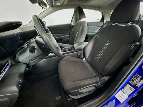 Used 2025 Hyundai Elantra SEL FWD image 13