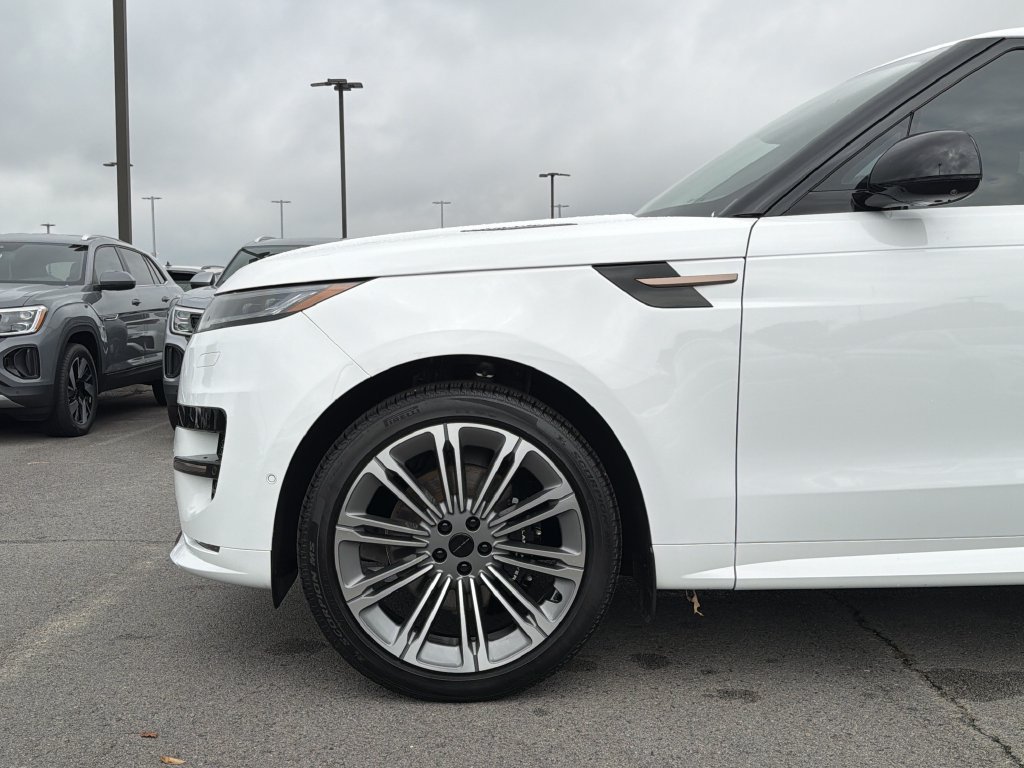 Used 2026 Land Rover Range Rover Sport Dynamic SE AWD/4WD image 9