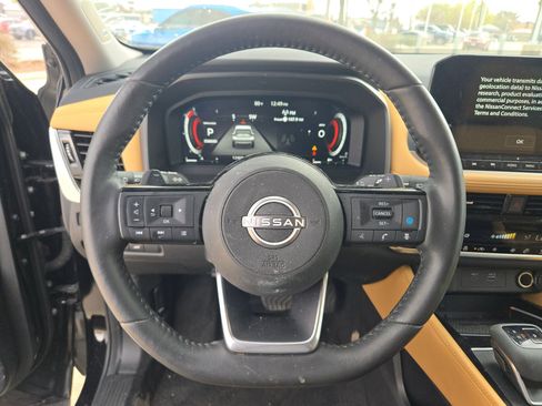 Used 2023 Nissan Rogue Platinum image 10