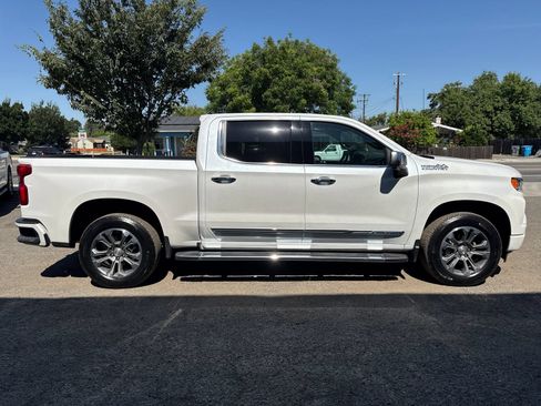 Used 2025 Chevrolet Silverado 1500 High Country AWD/4WD image 6