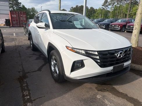 Used 2023 Hyundai Tucson SEL FWD image 2