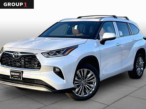 New 2026 Toyota Highlander Platinum AWD/4WD image 1