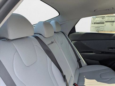 New 2025 Hyundai Elantra Limited image 22