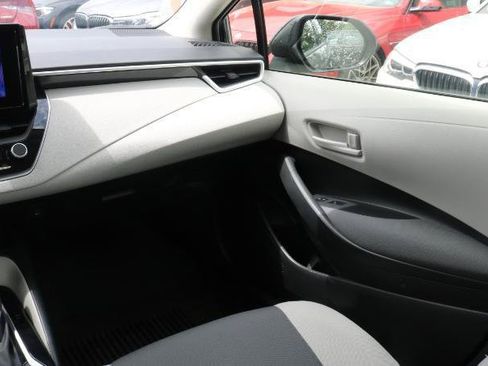 Used 2025 Toyota Corolla LE FWD image 17