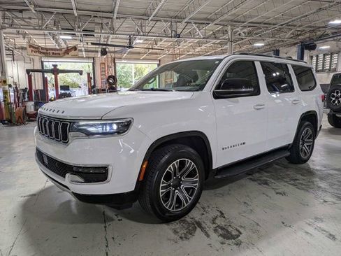 Used 2024 Jeep Wagoneer Series II AWD/4WD image 7