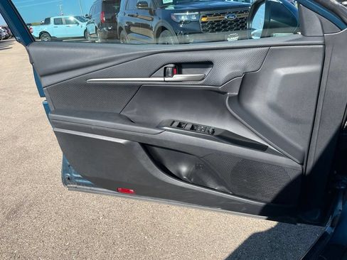 Used 2025 Toyota Camry SE FWD image 38