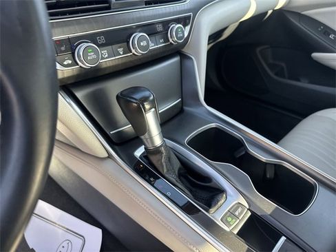 Used 2018 Honda Accord Touring image 21