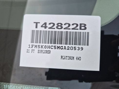 Used 2021 Ford Explorer Platinum w/ Equipment Group 601A AWD/4WD image 18