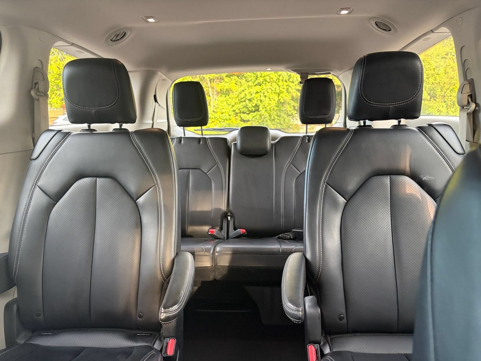 Used 2024 Chrysler Pacifica Touring-L FWD image 40