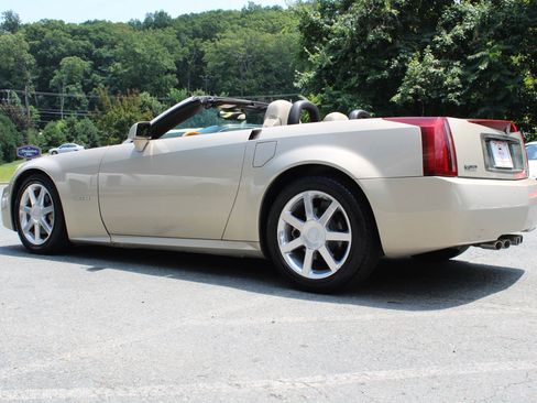 Used 2006 Cadillac XLR image 5