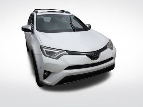 Used 2018 Toyota RAV4 SE w/ Power Extra Value Package AWD/4WD image 2