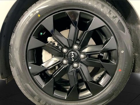 Certified 2024 Kia Carnival SX Prestige FWD image 9