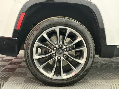 Used 2023 Jeep Wagoneer Series III w/ Premium Group I AWD/4WD image 38