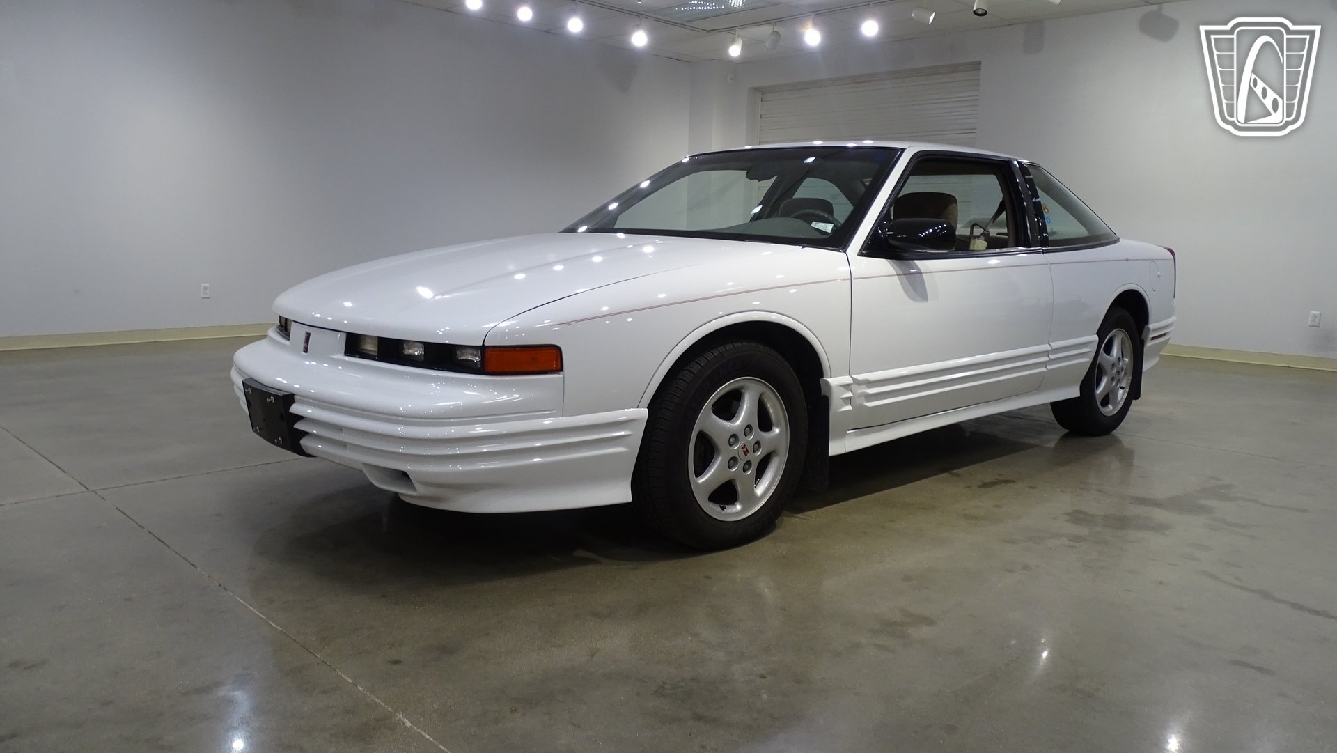 Used 1997 Oldsmobile Cutlass Supreme SL FWD image 3