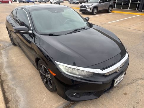 Used 2017 Honda Civic Touring image 7