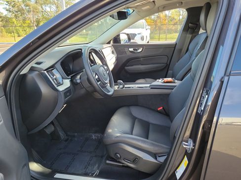 Used 2025 Volvo XC60 B5 Plus image 15