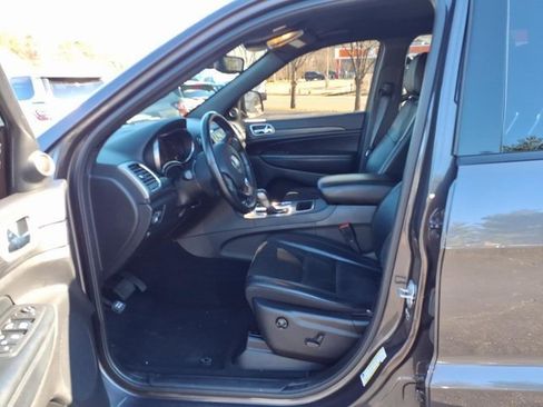 Used 2021 Jeep Grand Cherokee Laredo X image 4