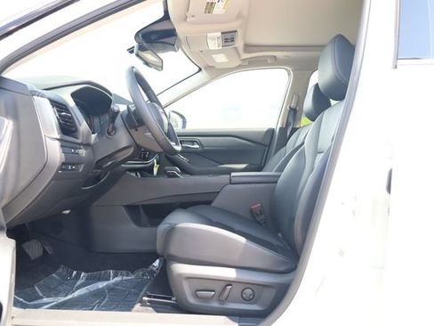 Certified 2025 Nissan Rogue SL w/ Tech Package AWD/4WD image 11