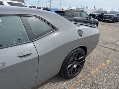 Used 2018 Dodge Challenger R/T RWD image 15