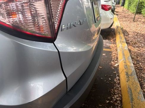 Used 2018 Honda HR-V LX image 7