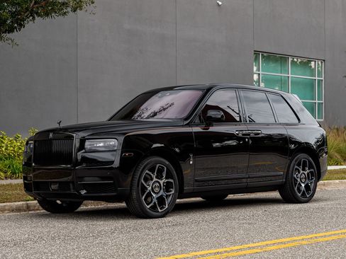 Used 2022 Rolls-Royce Cullinan Black Badge w/ Dark Exterior Package image 21
