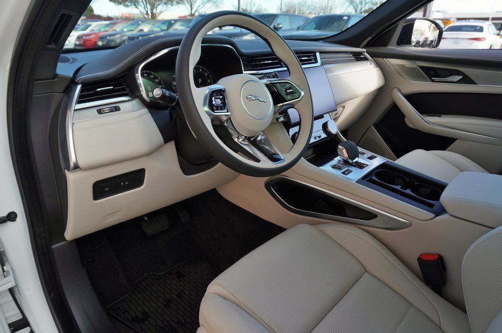 Used 2025 Jaguar F-PACE R-Dynamic S AWD/4WD image 11