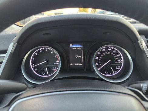 Used 2018 Toyota Camry SE FWD image 11