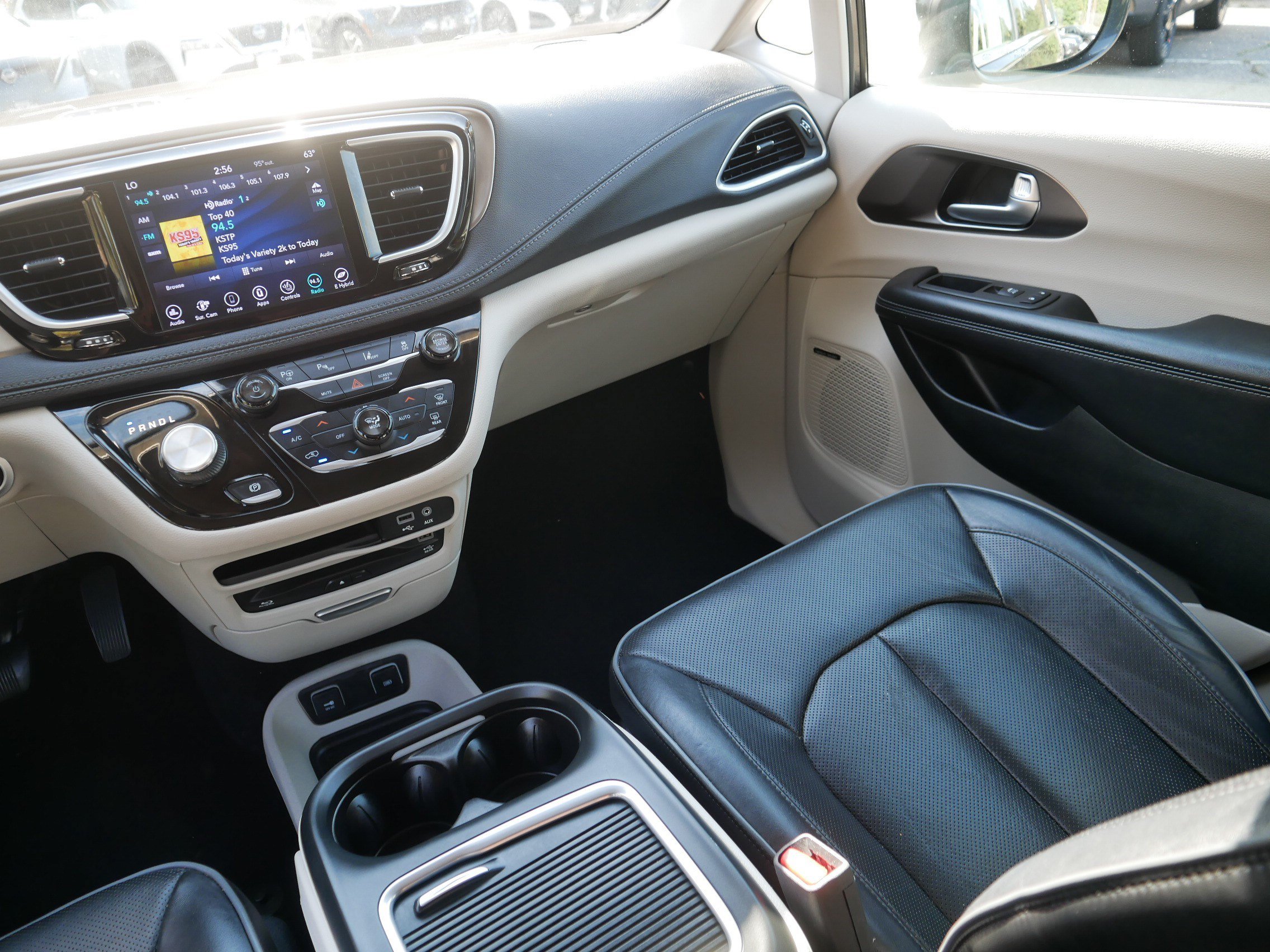 Used 2018 Chrysler Pacifica Limited w/ Advanced Safetytec Group FWD image 11