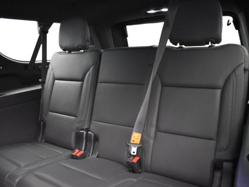 Used 2023 Chevrolet Suburban LT w/ Luxury Package AWD/4WD image 13