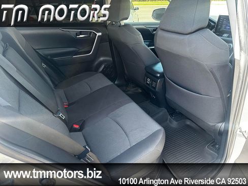 Used 2021 Toyota RAV4 XLE AWD/4WD image 9