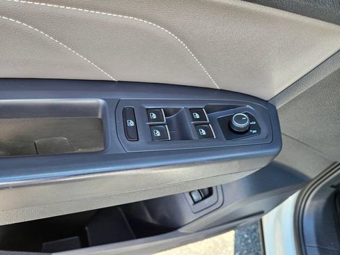 Used 2021 Volkswagen Atlas Cross Sport SE w/ Panoramic Sunroof Package FWD image 27