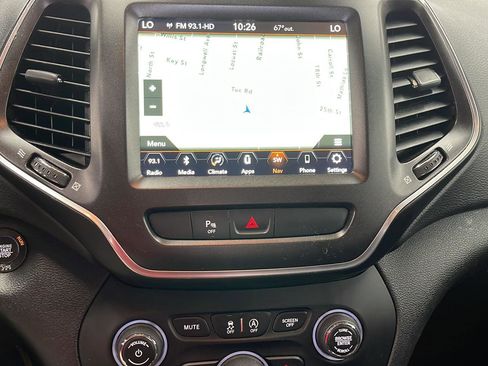 Used 2019 Jeep Cherokee Trailhawk image 17