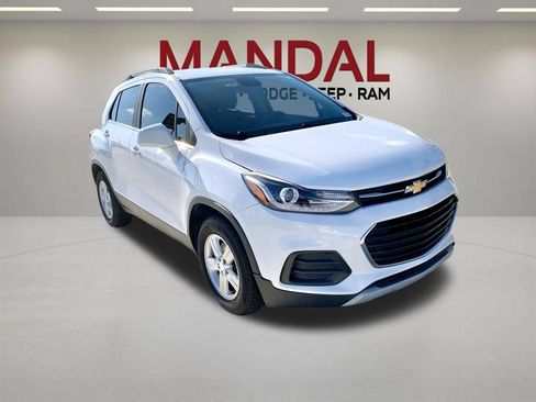 Used 2019 Chevrolet Trax LT FWD image 4