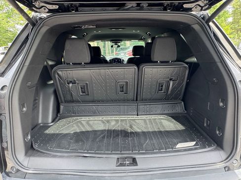 Used 2023 Chevrolet Traverse LT w/ Midnight/Sport Edition AWD/4WD image 18