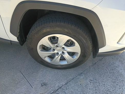 Used 2021 Toyota RAV4 LE image 9